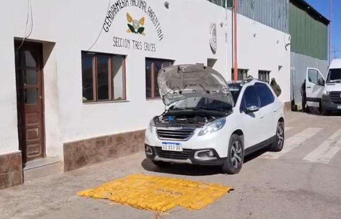 El auto que llevaba la cocaína y “el trabajo” de un brujo