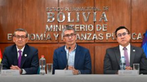 El ministro de Economía, José Gabriel Espinoza, en conferencia de prensa