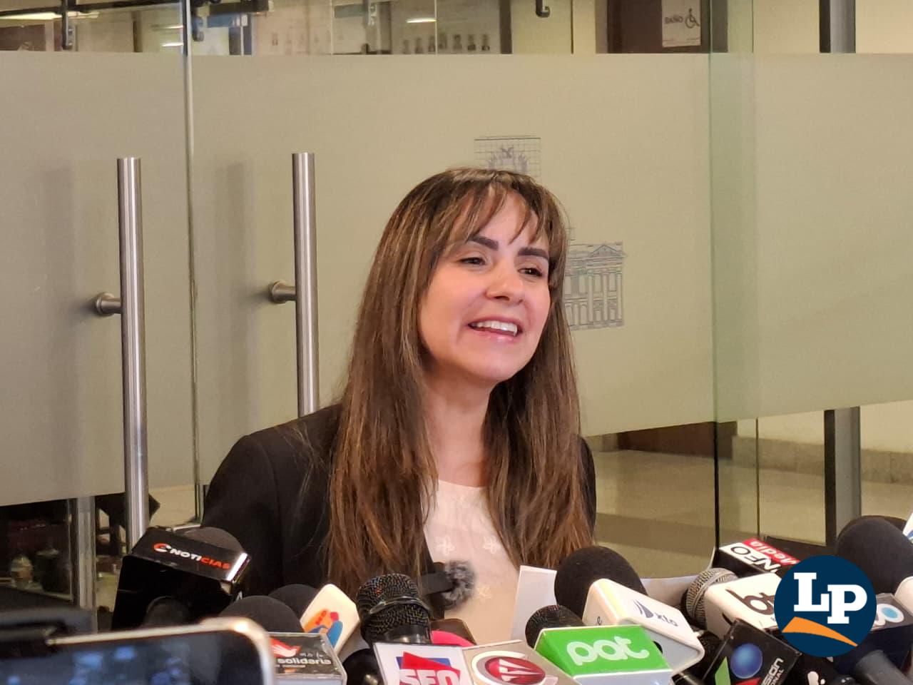 La diputada Herbas en conferencia de prensa
