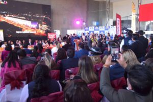 Autoridades municipales y directivos de CAINCO El Alto