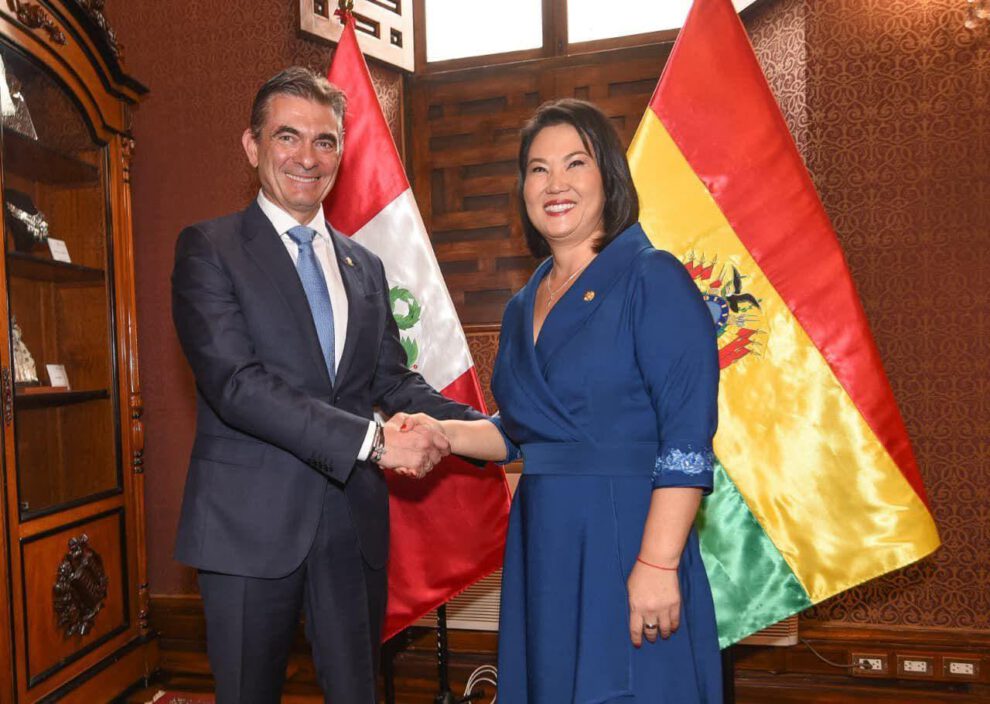 Presidentes Rodrigo Paz y Keiko Fujimori acuerdan reestructurar el puerto de Ilo