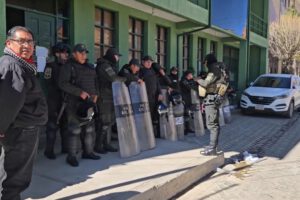 Policía boliviana refuerza la seguridad en Huanuni