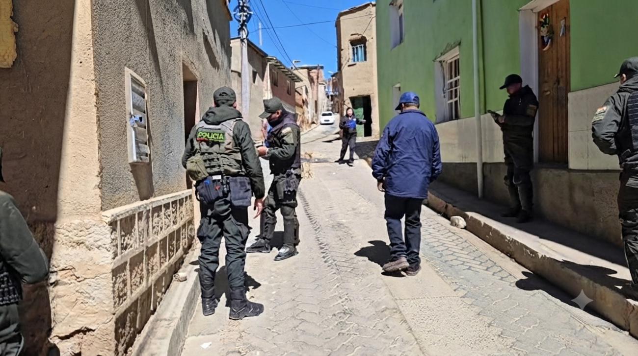 Fuerte operativo policial y controles de seguridad en las calles de Huanuni