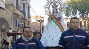 La Virgen de Urkupiña en procesión