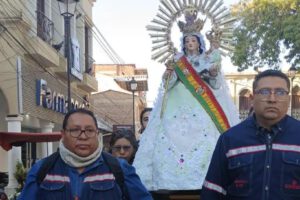 La Virgen de Urkupiña en procesión
