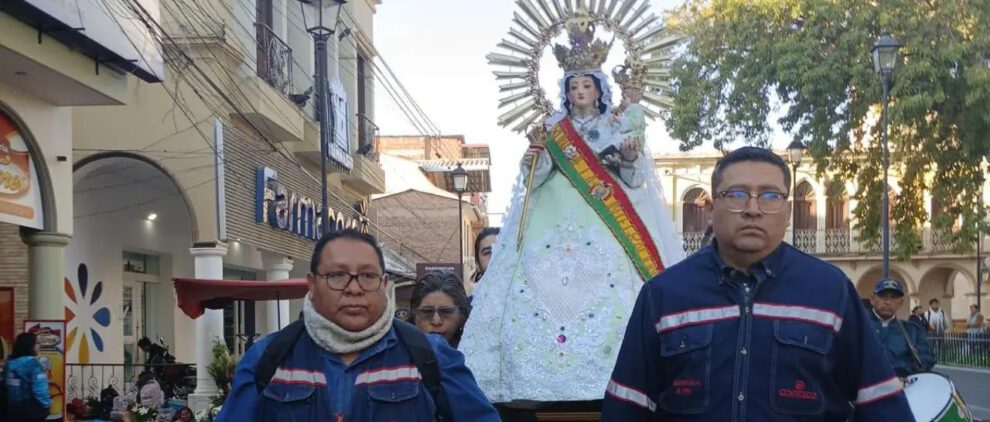 La Virgen de Urkupiña en procesión