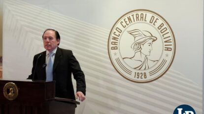 El presidente el BCB, David Espinoza, en conferencia de prensa