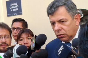 El presidente del Senado, Diego Ávila, en conferencia de prensa