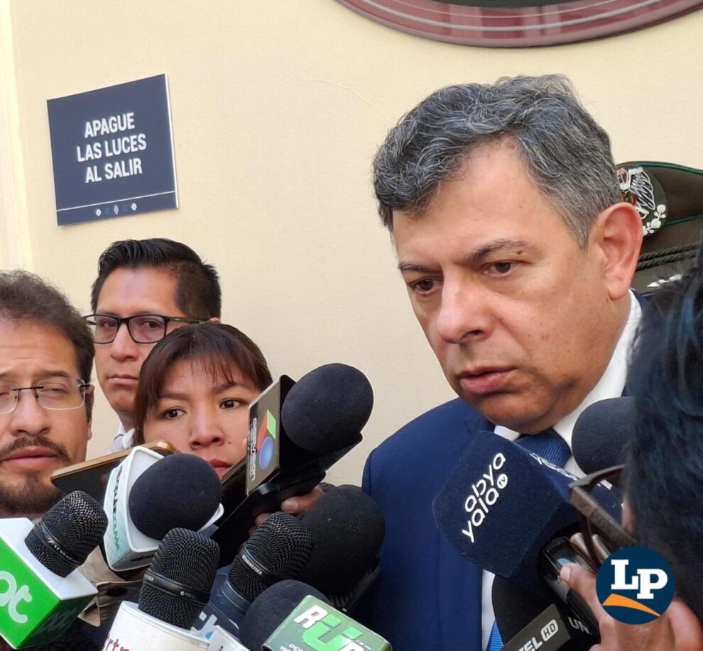 El presidente del Senado, Diego Ávila, en conferencia de prensa