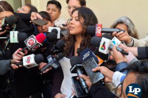 La diputada Jiménez en conferencia de prensa
