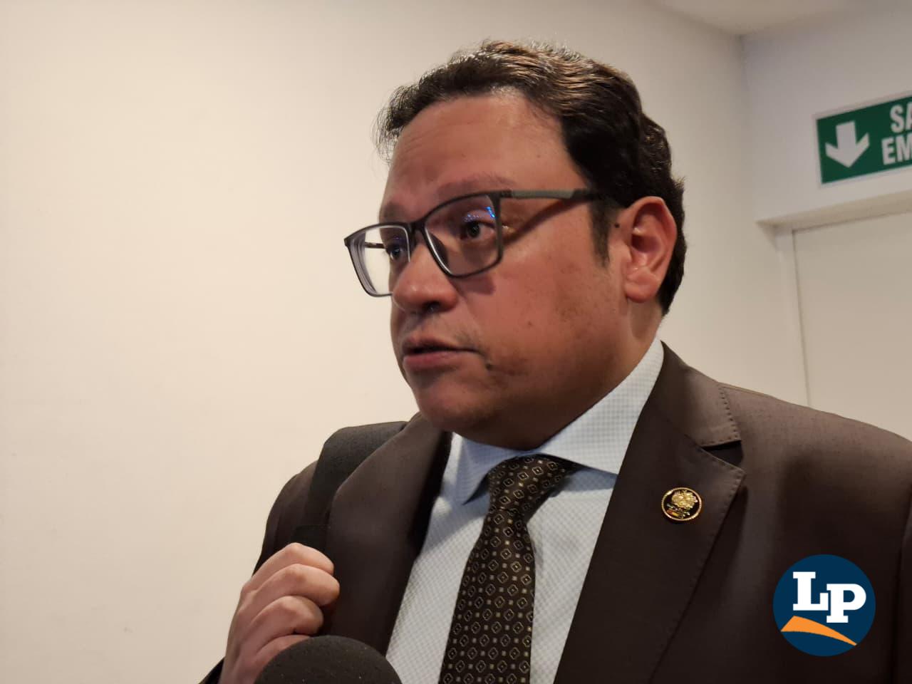 El diputado Rodrigo en conferencia de prensa