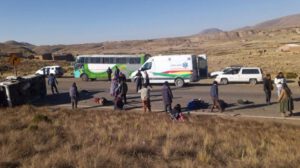 Cuatro personas fallecieron y cinco resultaron heridas este jueves en un hecho de tránsito registrado en la carretera La Paz-Oruro