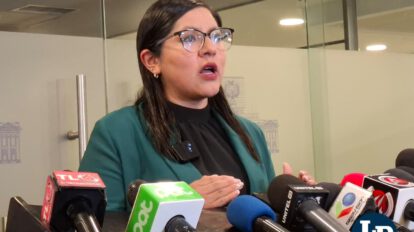 La diputada Claros en conferencia de prensa