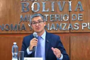 El ministro de Economía asegura que el precio del dólar va a reducir eventualmente