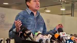El diputado Copa en conferencia de prensa