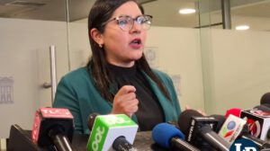 La diputada Claros en conferencia de prensa