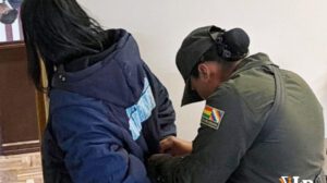 Imagen de una de las detenidas