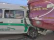 Colisión de un minibus y un bus