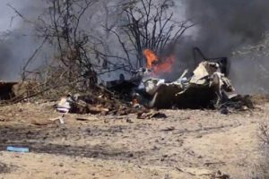 Avioneta estrellada y calcinada
