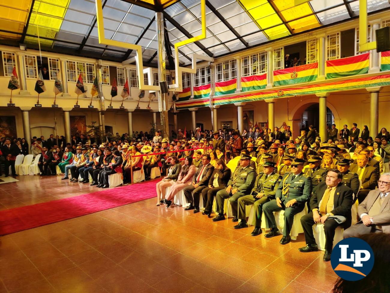 sesión de honor aniversario patrio