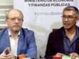 El ministro de Economía, José Gabriel Espinoza, junto al  viceministro de Autonomías, Adrián Oliva