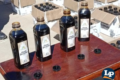 Detalle de las botellas de supuesto vinagre que contenían cocaína líquida