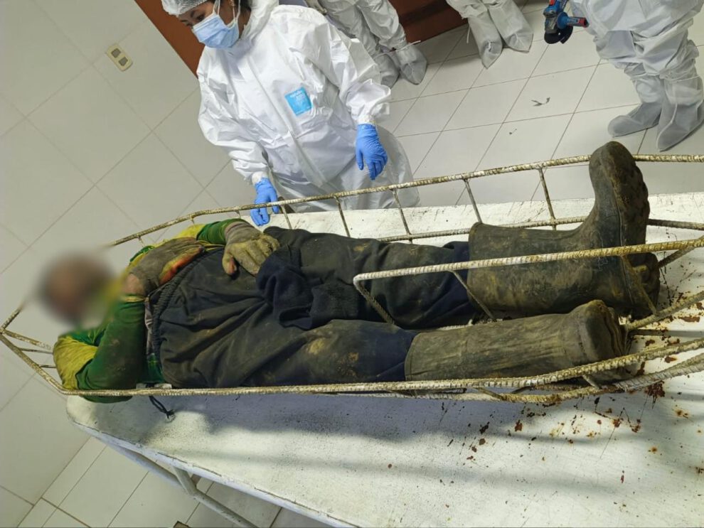 Cuerpo del minero fallecido al ingresar al área médica