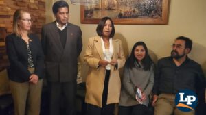 Robyn Remeika, agregada cultural de la embajada de Estados Unidos, Janina Prado, especialista en asuntos educativos y culturales, Joana Nogales y los historiadores Maurice Cazorla y Miguel Salas