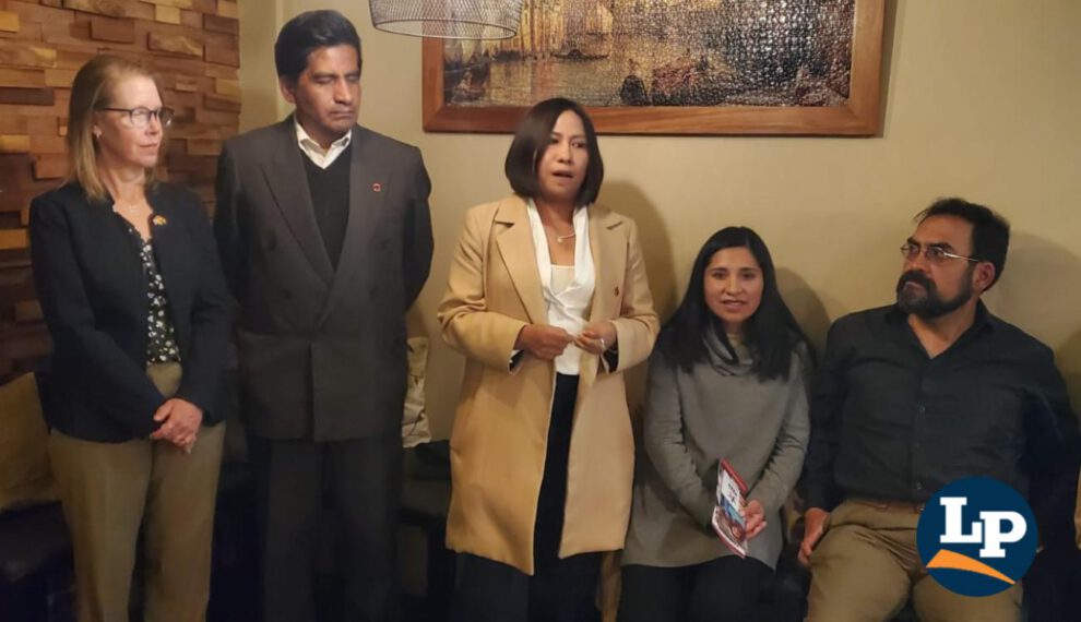 Robyn Remeika, agregada cultural de la embajada de Estados Unidos, Janina Prado, especialista en asuntos educativos y culturales, Joana Nogales y los historiadores Maurice Cazorla y Miguel Salas