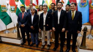 Los nueve gobernadores participaron en la reunión en la Casa de la Libertad