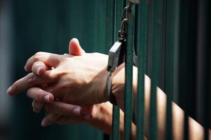 Detenido en la celda