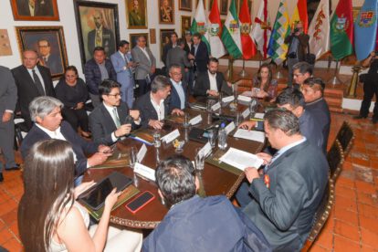 Los gobernadores, junto a autoridades del Ejecutivo, se reunieron en Sucre