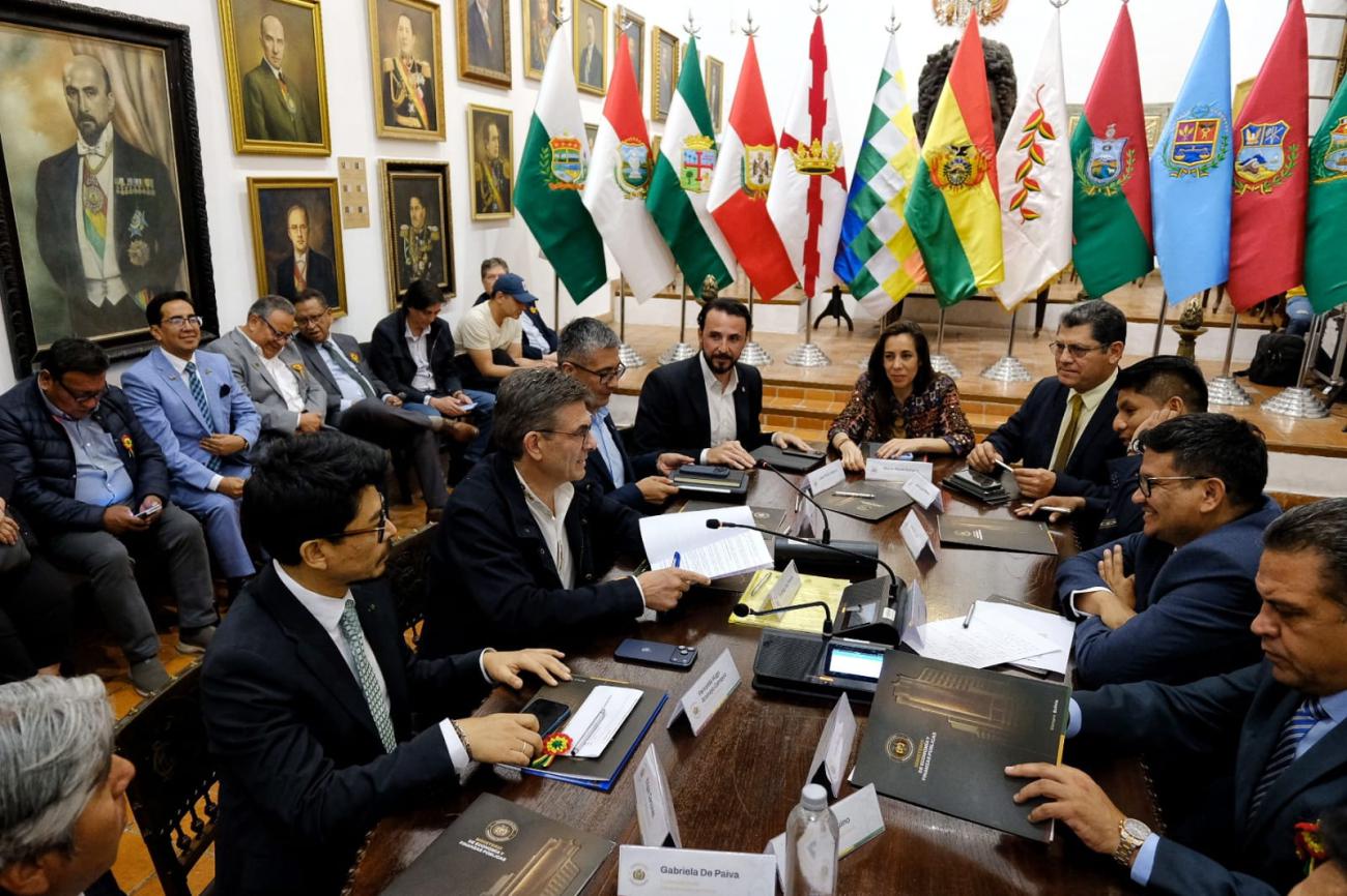 Las autoridades trabajaron en mesas técnicas y llegaron a los acuerdos firmados