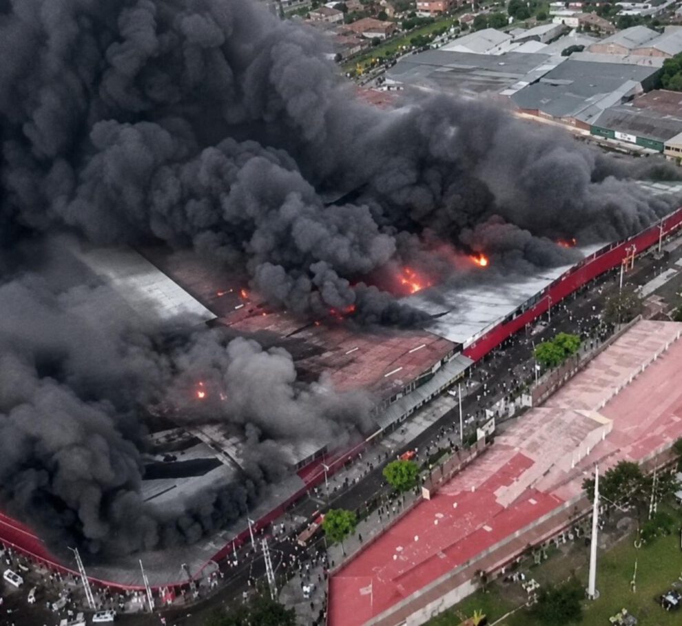 Incendio en la feria Barrio Lindo