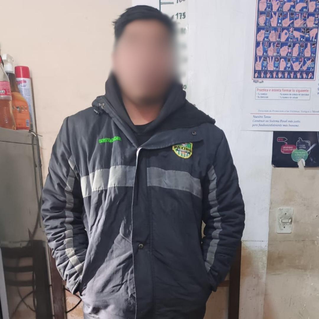 Uno de los hombres detenidos en la Tranca Patiño