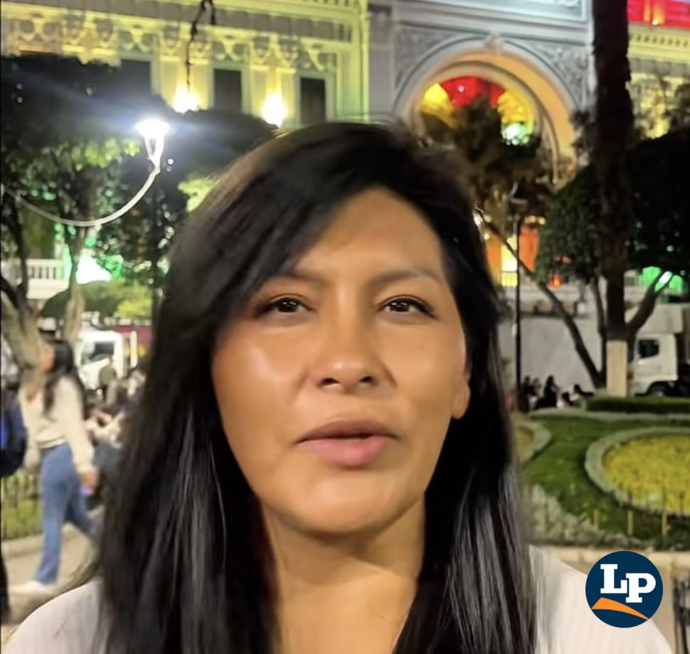 La senadora Chapetón en conferencia de prensa