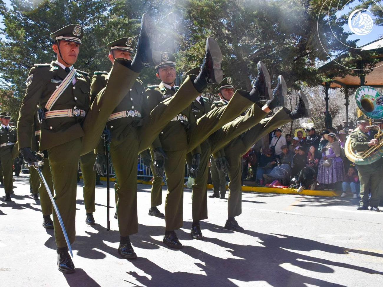 Policías en desfile