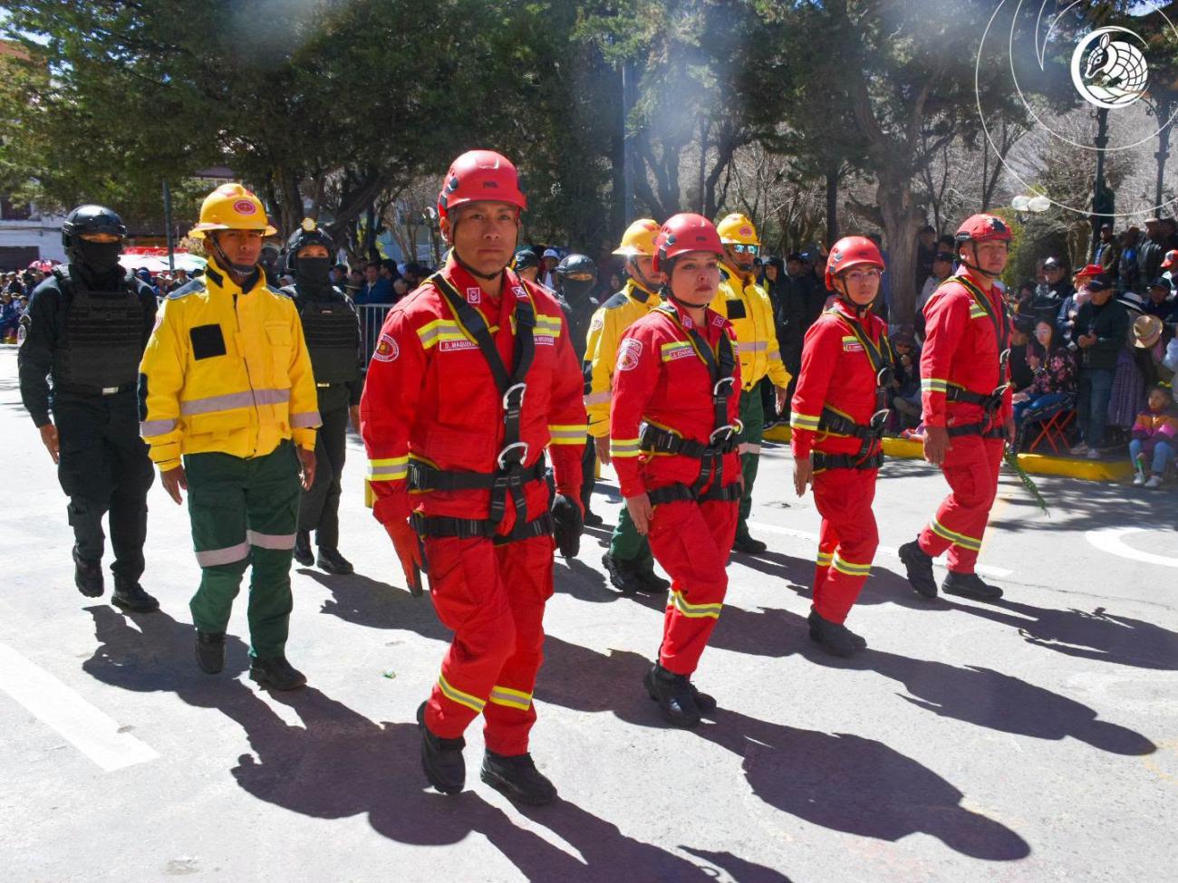 bomberos en desfile