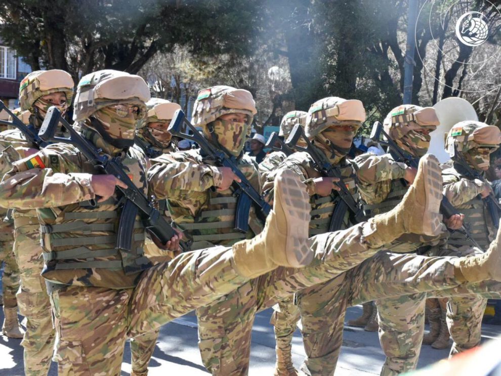 militares en desfile