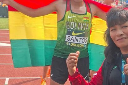 Imagen del atleta y su entrenadora