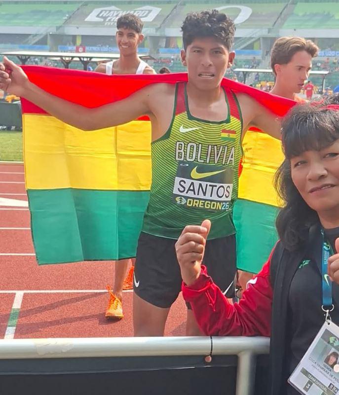 Imagen del atleta y su entrenadora
