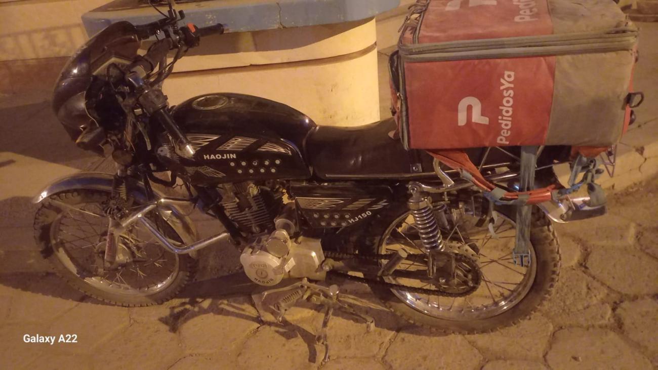 Motocicleta en la que viajaban los dos heridos