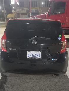 Parte trasera del automóvil negro