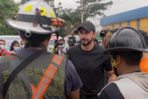 El gobernador Juan Pablo Velasco