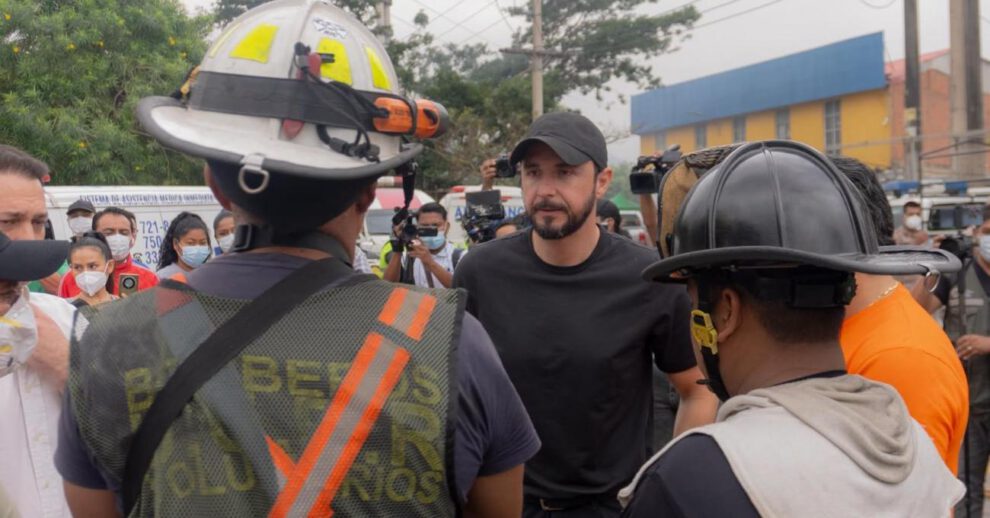 El gobernador Juan Pablo Velasco