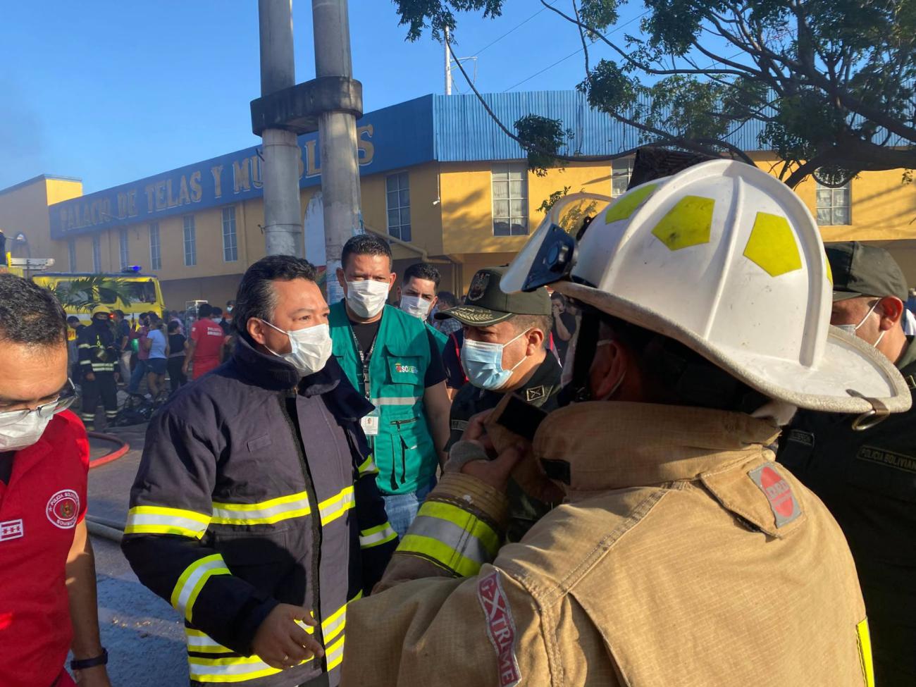 Bomberos y grupos de rescate