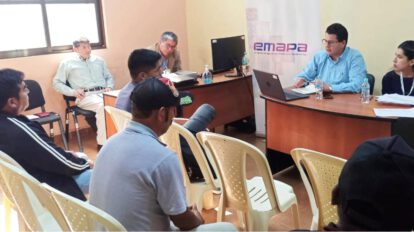 Autoridades de Emapa e integrantes de gremios trigueros