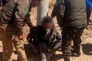 Personal policial acude al lugar y retiene al acusado