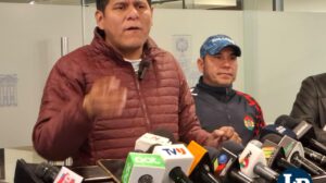 El diputado Pacheco en conferencia de prensa