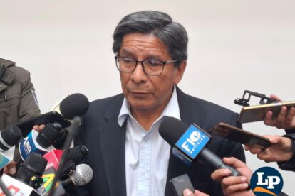El diputado Porcel en conferencia de prensa